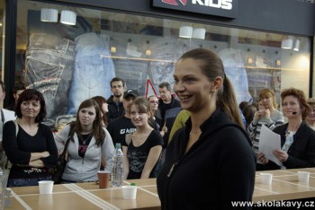 Soutěž degustátorů kávy v Brně se těšila velkému zájmu publika.